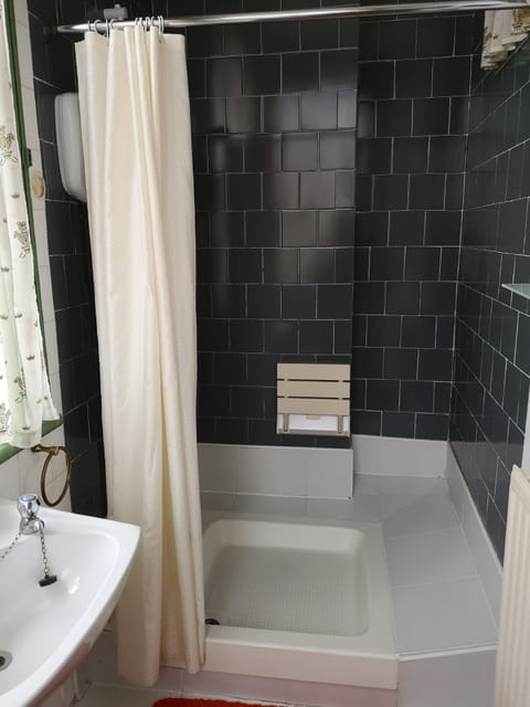 Superior Double Room, 1 Double Bed, Non Smoking, City View | Bathroom shower