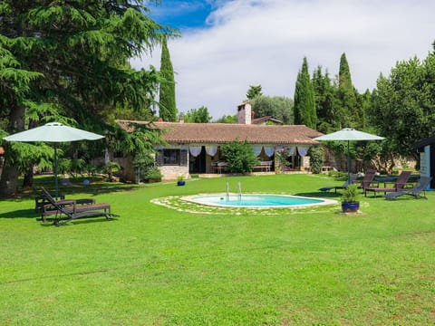 Property, Grass, Swimming Pool, Yard, Backyard, House, Estate, Lawn, Real Estate, Building