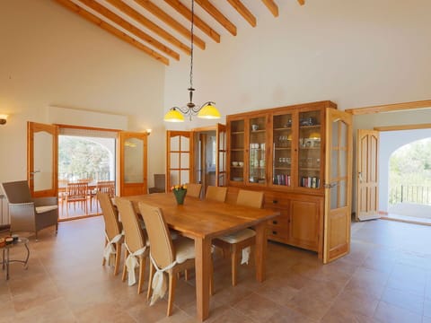 Room, Property, Building, Ceiling, Dining Room, Furniture, House, Floor, Interior Design, Table