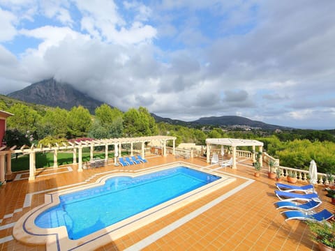 Swimming Pool, Property, Resort, Real Estate, Leisure, Vacation, Building, House, Estate, Sky