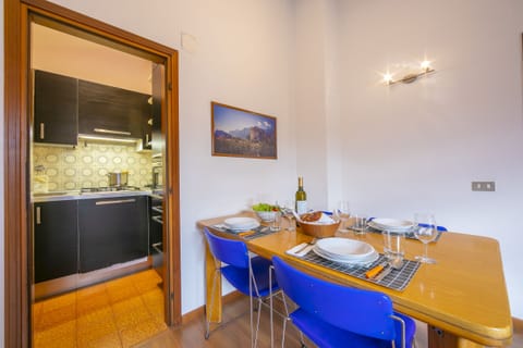 The dining table for 4