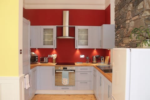 Fully equipped kitchen.