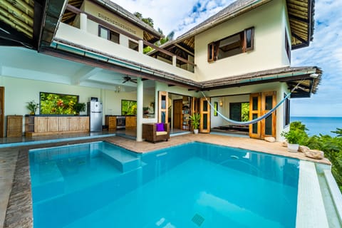 4-Bedroom Luxury Villa  | Living area | Flat-screen TV, DVD player