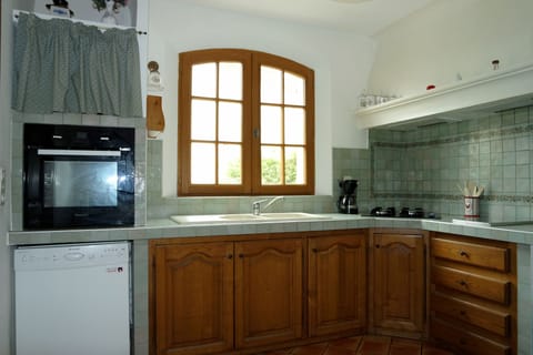 Fully equipped kitchen