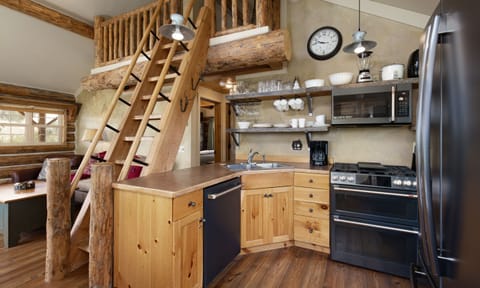 CH 15 Rustic Ridge kitchen 2