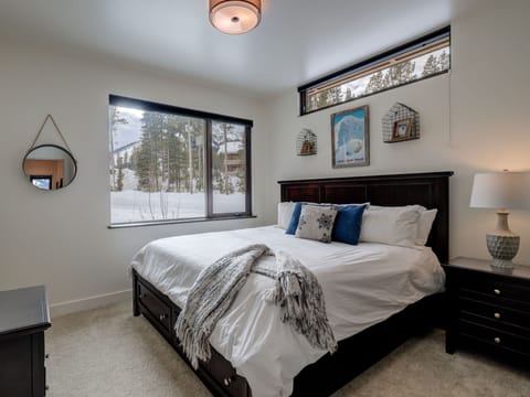 Silvertip 4 Silver Peaks, Bedroom 2, 2