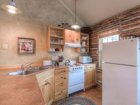 Cowboy Heaven Cabin 7 Rustic, Kitchen 2
