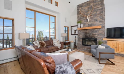 Mountain Home 5 Derringer, Living,