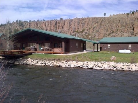 Riverfront beauty with walk out pier and deck. Overlooks Rio Grande River