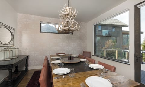 16 Alpine Bend dining3