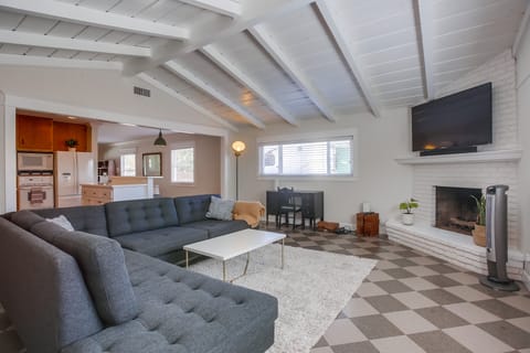 BIG couch, room for the whole family. The door in the picture leads to the fully fenced in back yard and outdoor eating area.
The fireplace is to not be utilized.