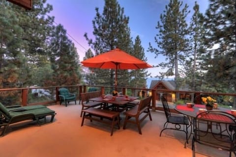 Spacious Outdoor Deck w/Lake View and Plenty of Seating!