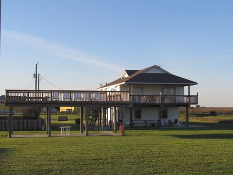 back view house and deck