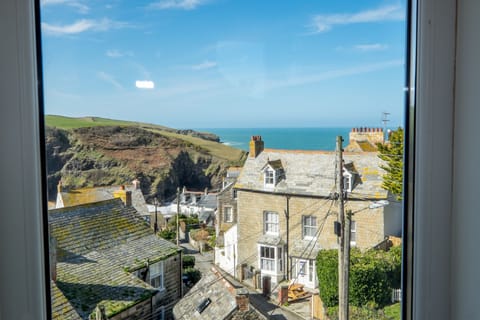 Trethoway, Port Isaac. Stunning views from the top floor