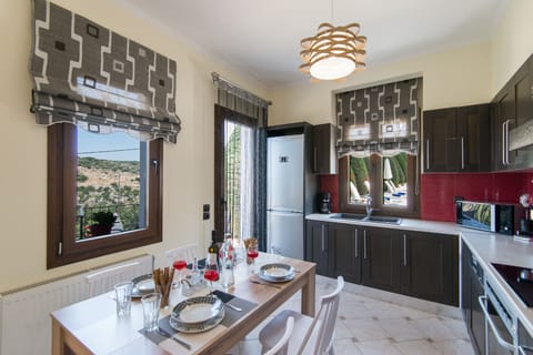 Amazing fully equipped kitchen, with a dining area!
Enjoy your meals!