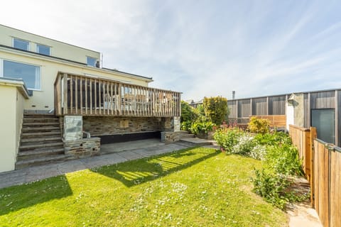 Palm Trees, Polzeath. Garden and spacious wooden balcony, with inbuilt bar seating