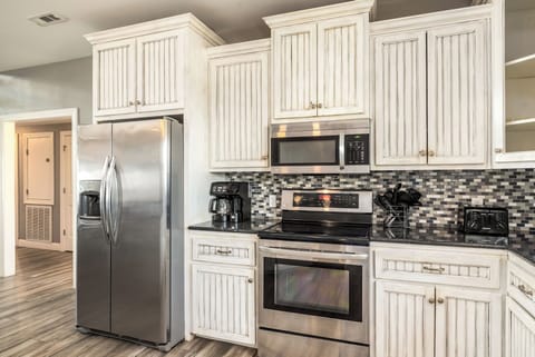 Island Fever 1st Flr Kitchen3