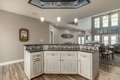 Island Fever 1st Flr Kitchen1