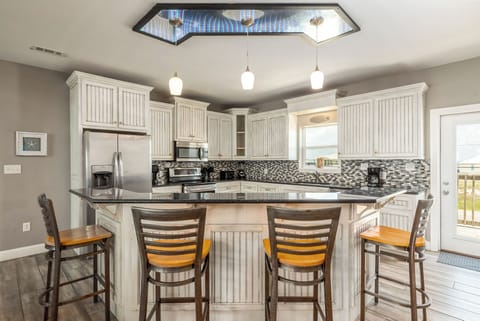 Island Fever 1st Flr Kitchen4