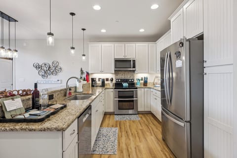 A large, modern kitchen for all your food needs