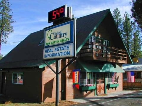 Outside Picture of Lodge Above Real Estate Office