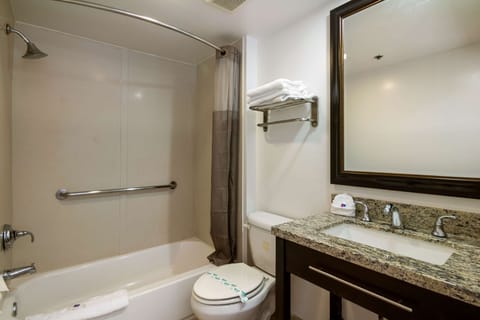 Deluxe Suite, 1 King Bed, Non Smoking, Refrigerator & Microwave | Bathroom | Combined shower/tub, hair dryer, towels