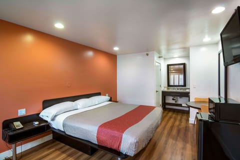 Deluxe Room, 1 King Bed, Non Smoking, Refrigerator & Microwave | Pillowtop beds, individually furnished, desk, iron/ironing board