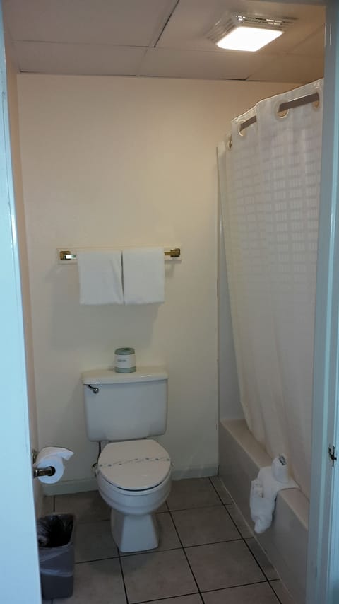 Standard Room, 2 Double Beds, Non Smoking | Bathroom | Combined shower/tub, hair dryer, towels