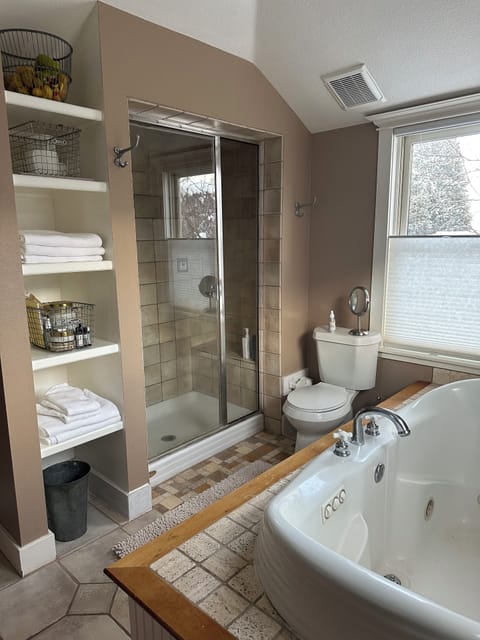 Jacuzzi Tub + Steam Shower