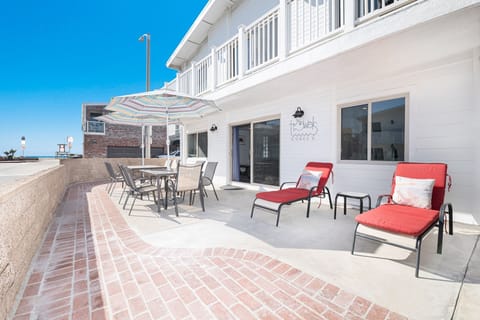 This downstairs vacation home is the perfect spot to enjoy the best of Newport!
                
