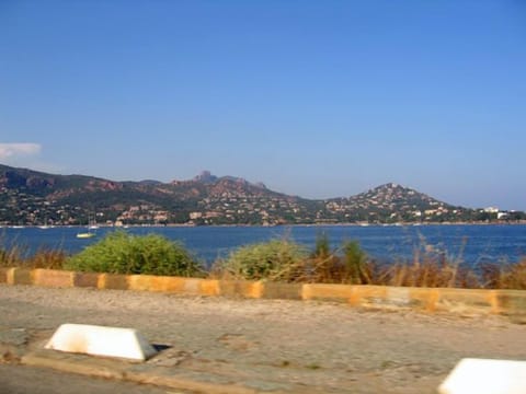 The Esteral mountains with Anthéor in the background.