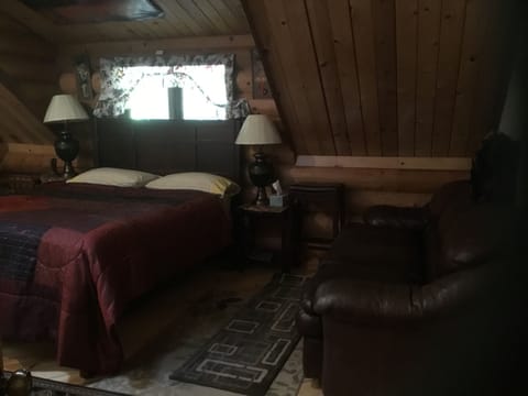 Room, 1 Queen Bed (C) | Desk, free WiFi, bed sheets