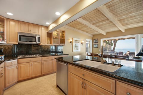 Lower Level Ocean View Kitchen
STR14-0064