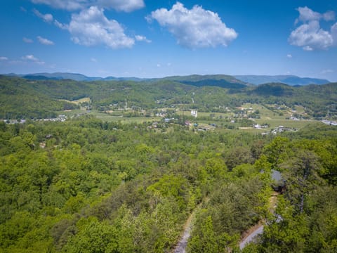 Pigeon Forge Cabin with a View "Getaway Mountain Lodge" - Panoramic mountain view