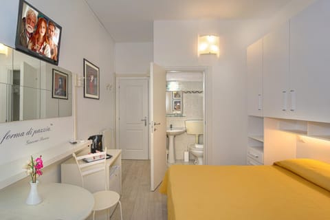 1 bedroom, desk, free WiFi, bed sheets