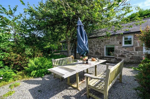 Porth Nanven Cottage is a single level cottage in a magical valley.