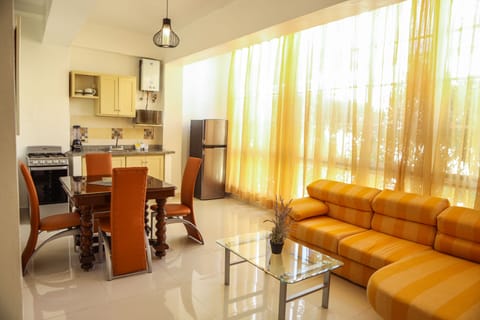 Junior Studio Suite | Living room | Flat-screen TV