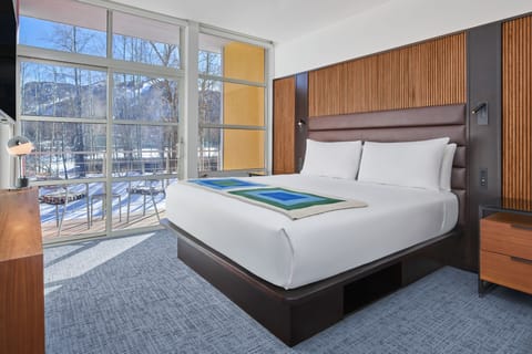 Premium bedding, in-room safe, desk, laptop workspace