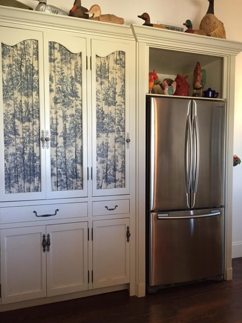 Large kitchen with plenty of room for everyone.