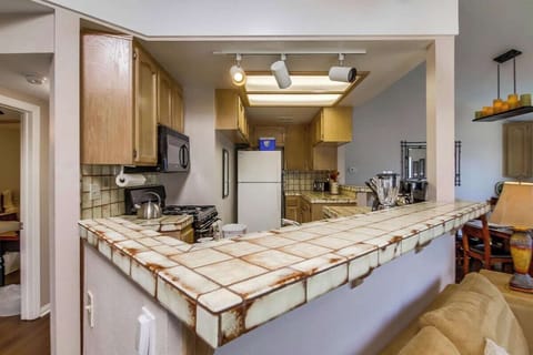 Open California-style kitchen with everything you need for dining in