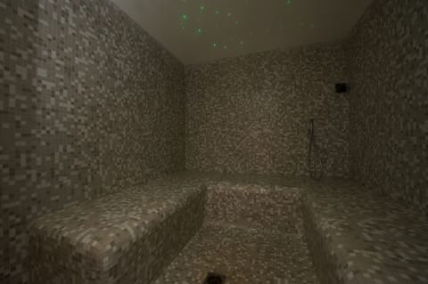 Sauna, steam room, body treatments, aromatherapy, hot stone massages