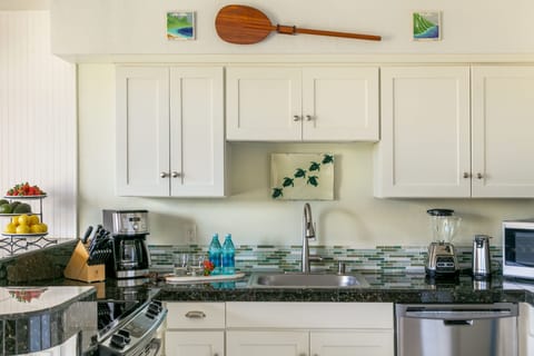 Cook a little or cook a lot. Your choice. Well supplied modern kitchen.