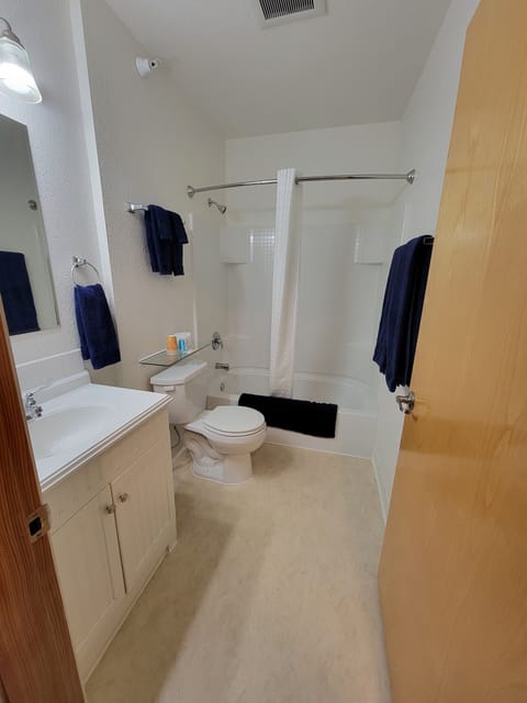 Standard Double Room, Ensuite, Sea View (210 - 213) | Bathroom