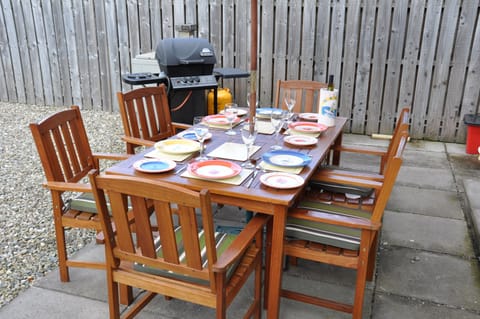 Al-fresco dining at Larchfield