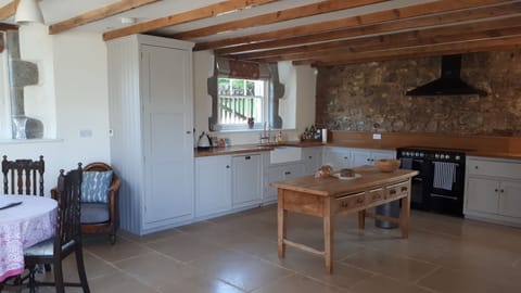 Hand made shaker kitchen 