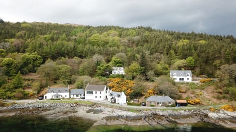 Little hamlet of Glaick on the shores of Lochalsh. Iona Cottage is 2nd on right.