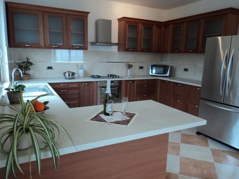 Kitchen (2)