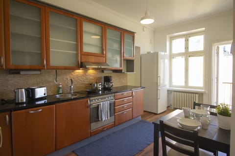 Deluxe Apartment, 2 Bedrooms, Sauna, City View | Private kitchen | Full-size fridge, microwave, oven, stovetop