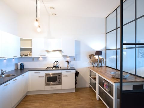 Apartment, 2 Bedrooms (Nr. 54A) | Private kitchen | Fridge, microwave, oven, stovetop