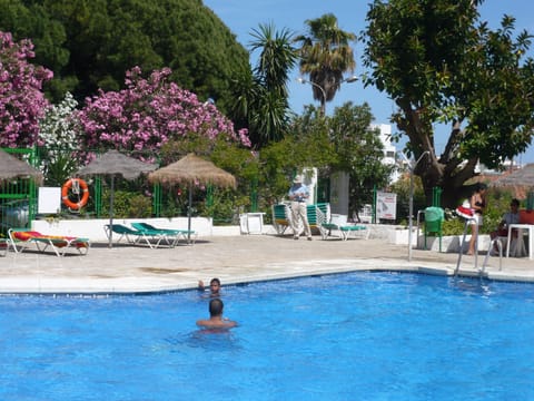 FREE pool - FREE apartment clean before arrival and after departure